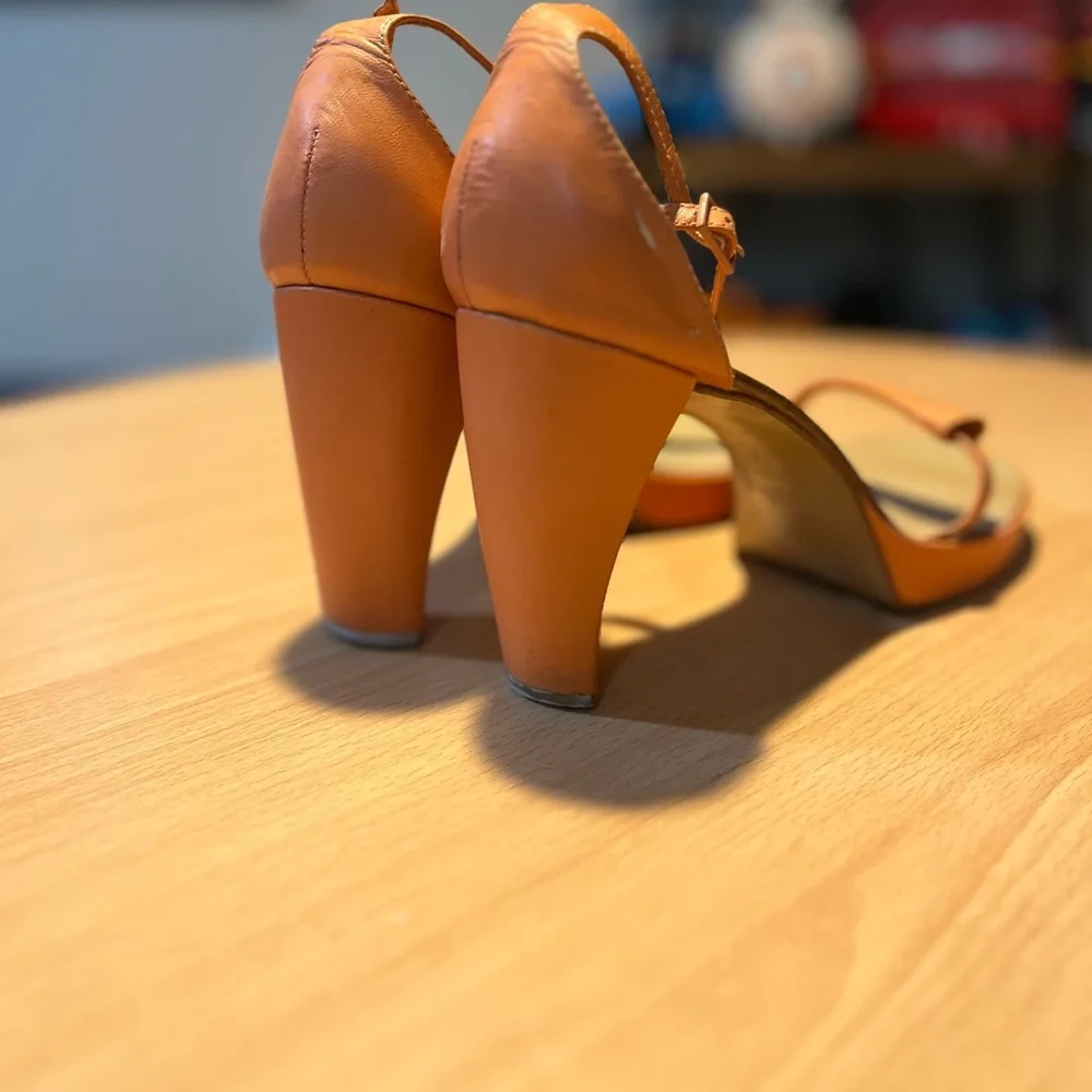 Elegant Women's Coral Heels, by BCBGMaxAzria - Picture 7 of 14